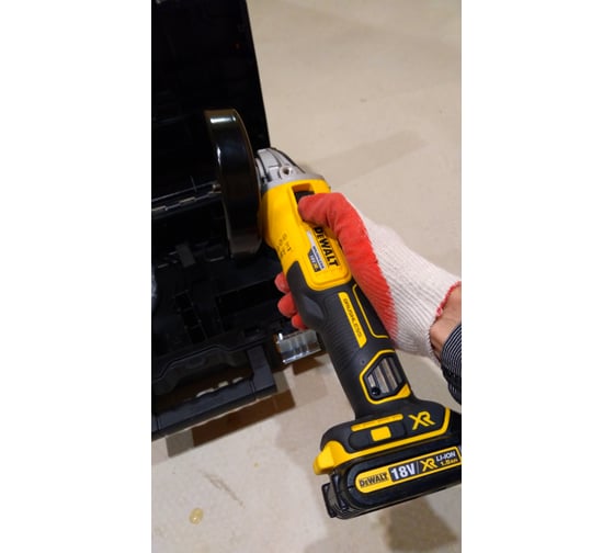 Бесщеточная угловая шлифмашина DEWALT DCG405NT 98