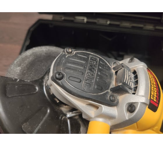 Бесщеточная угловая шлифмашина DEWALT DCG405NT 36