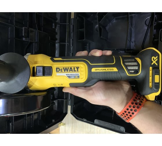 Бесщеточная угловая шлифмашина DEWALT DCG405NT 30