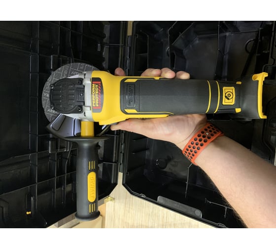 Бесщеточная угловая шлифмашина DEWALT DCG405NT 31
