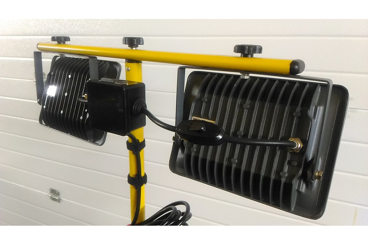 Стойка для прожекторов Ultraflash FS-001 13340 - выгодная цена, отзывы ...