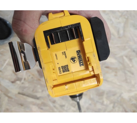 Дрель-шуруповерт DEWALT DCD791NT 23