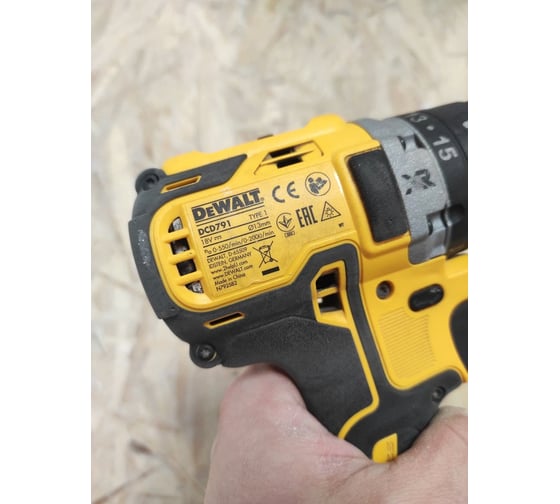 Дрель-шуруповерт DEWALT DCD791NT 24