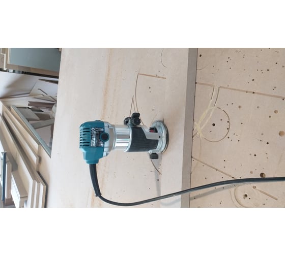 Кромочный фрезер Makita RT0700C 12