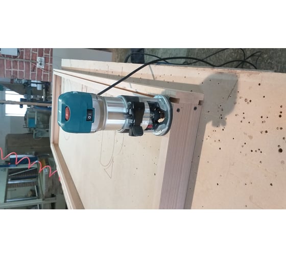 Кромочный фрезер Makita RT0700C 17