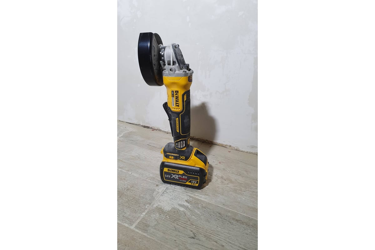 Бесщеточная угловая шлифмашина DEWALT 18 В XR DCG406N - выгодная цена ...