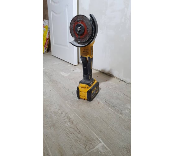 Бесщеточная угловая шлифмашина DEWALT 18 В XR DCG406N 68