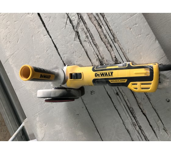 Бесщёточная угловая шлифмашина DEWALT DWE4357-QS 14