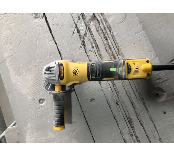 Бесщёточная угловая шлифмашина DEWALT DWE4357-QS 15