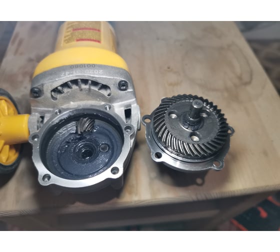 Бесщёточная угловая шлифмашина DEWALT DWE4357-QS 17