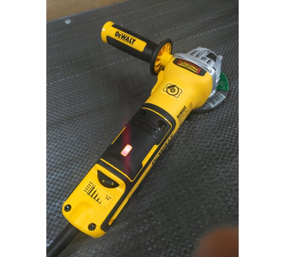 Бесщёточная угловая шлифмашина DEWALT DWE4357-QS 15