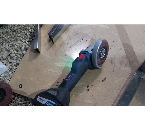 Аккумуляторная угловая шлифовальная машина bosch gws 18v 10