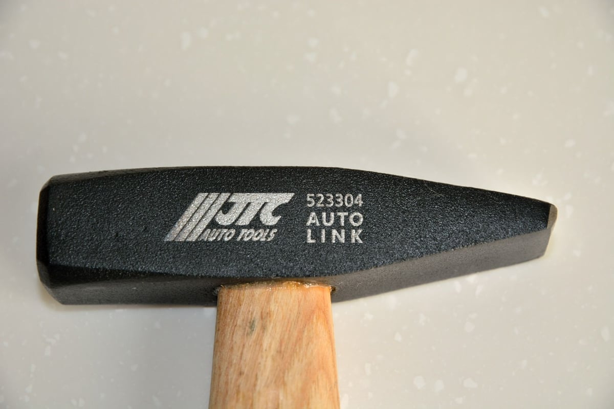 Слесарный молоток JTC с рукояткой из дерева гикори, 400 г JTC-523304 ...