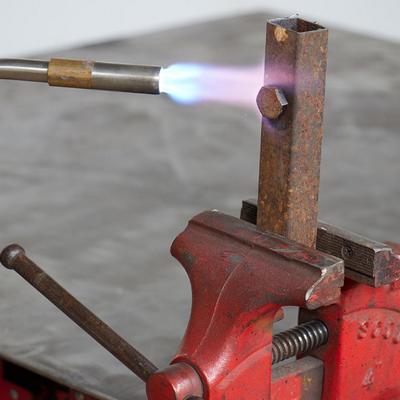 Бензиновая паяльная лампа: характеристики и принцип работы